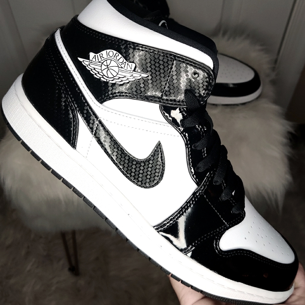 *SOLD*Jordan 1 "Carbon Fiber" Retro Mid Sz 11 & 13
